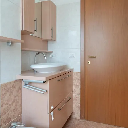 Large Well-equipped Near Apartment Lecco